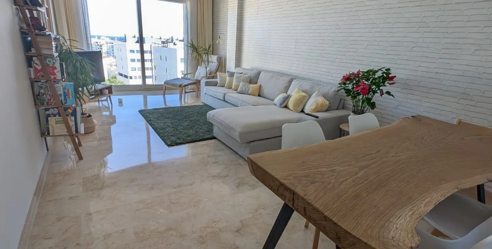Sale of penthouse duplex in Estepona 14