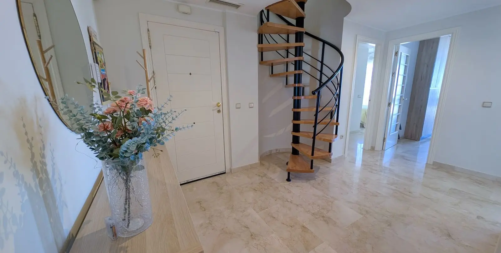 Sale of penthouse duplex in Estepona 24