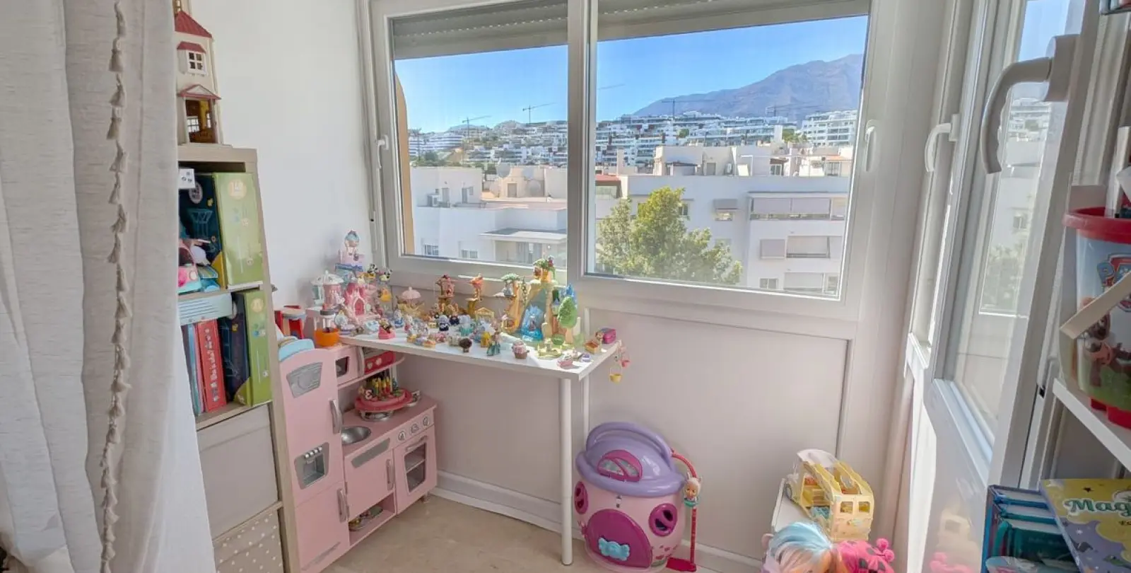 Sale of penthouse duplex in Estepona 43