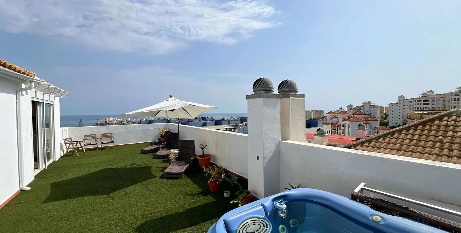 Sale of penthouse duplex in Estepona 53