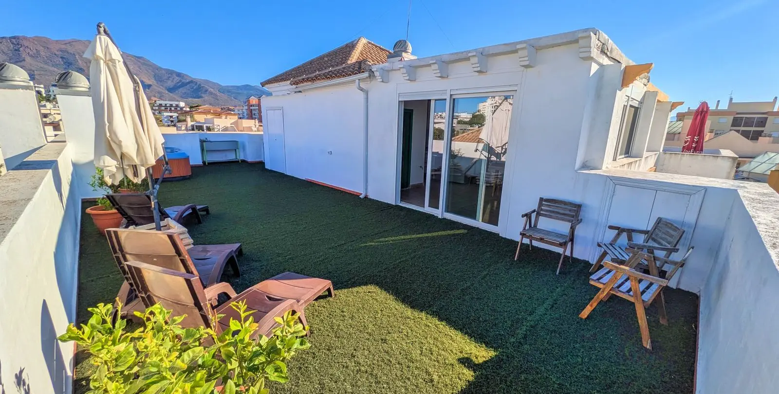 Sale of penthouse duplex in Estepona 60