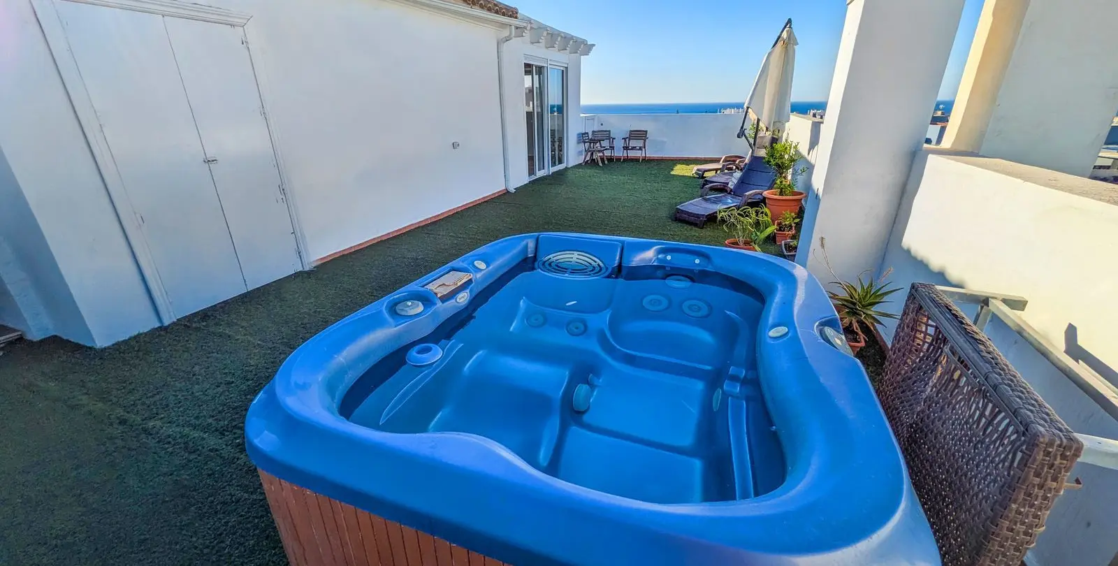 Sale of penthouse duplex in Estepona 61