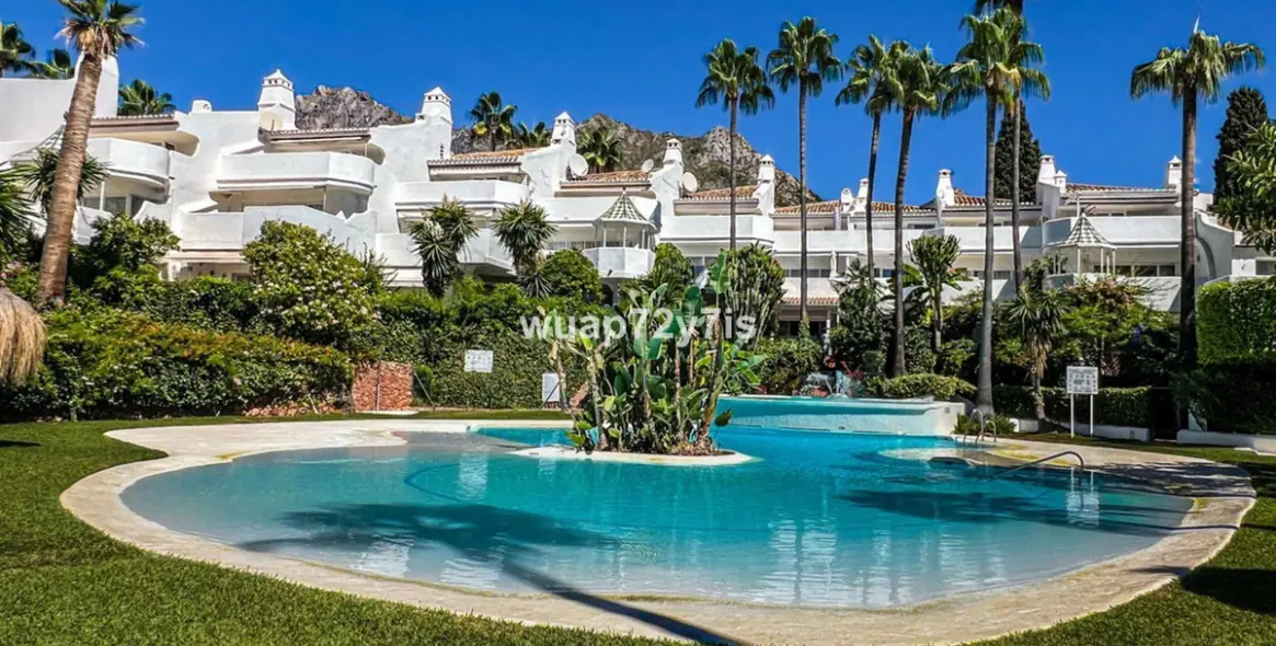 Продажа таунхауса в Marbella (район Sierra Blanca) 1