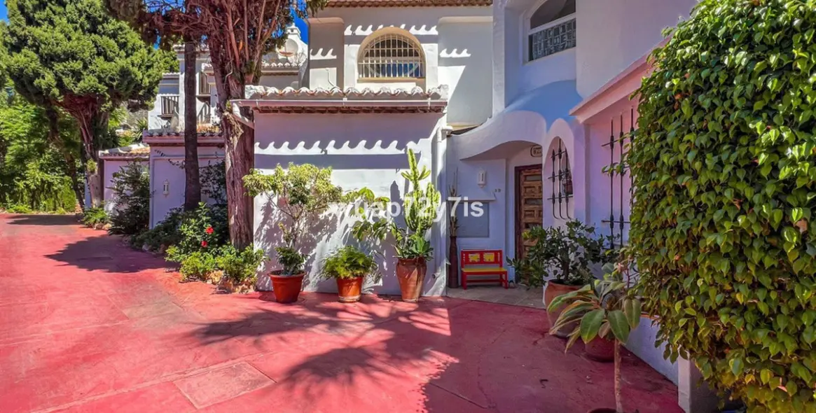 Продажа таунхауса в Marbella (район Sierra Blanca) 4