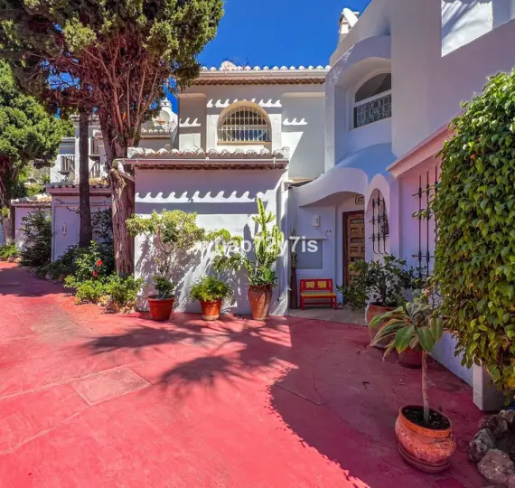 Таунхаус R5161258