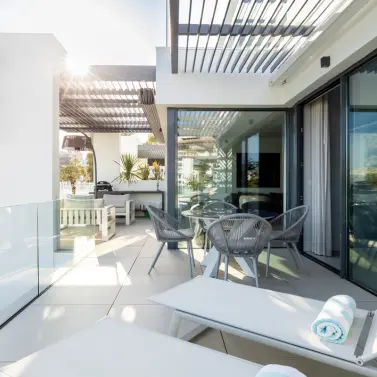 Venta de apartamento en planta media en La Quinta