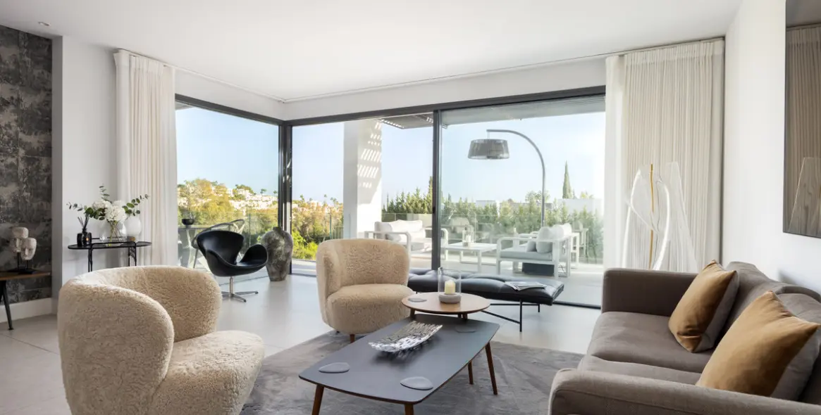 Venta de apartamento en planta media en La Quinta 2