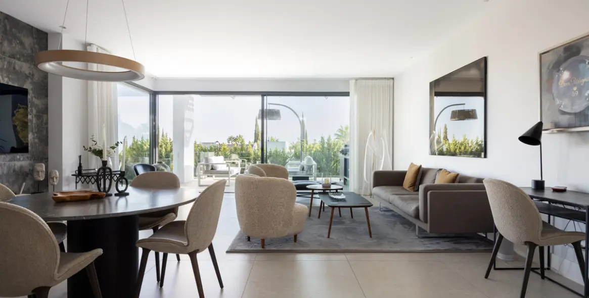 Venta de apartamento en planta media en La Quinta 3