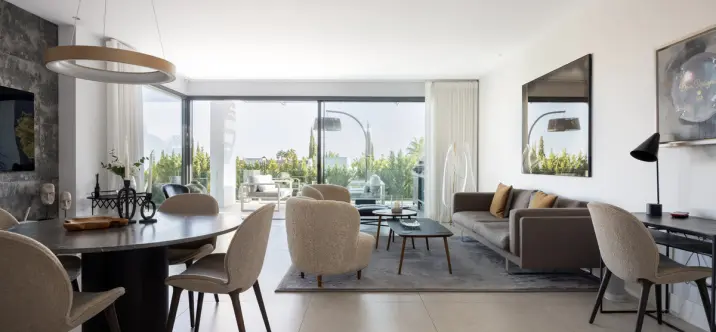 Venta de apartamento en planta media en La Quinta 2