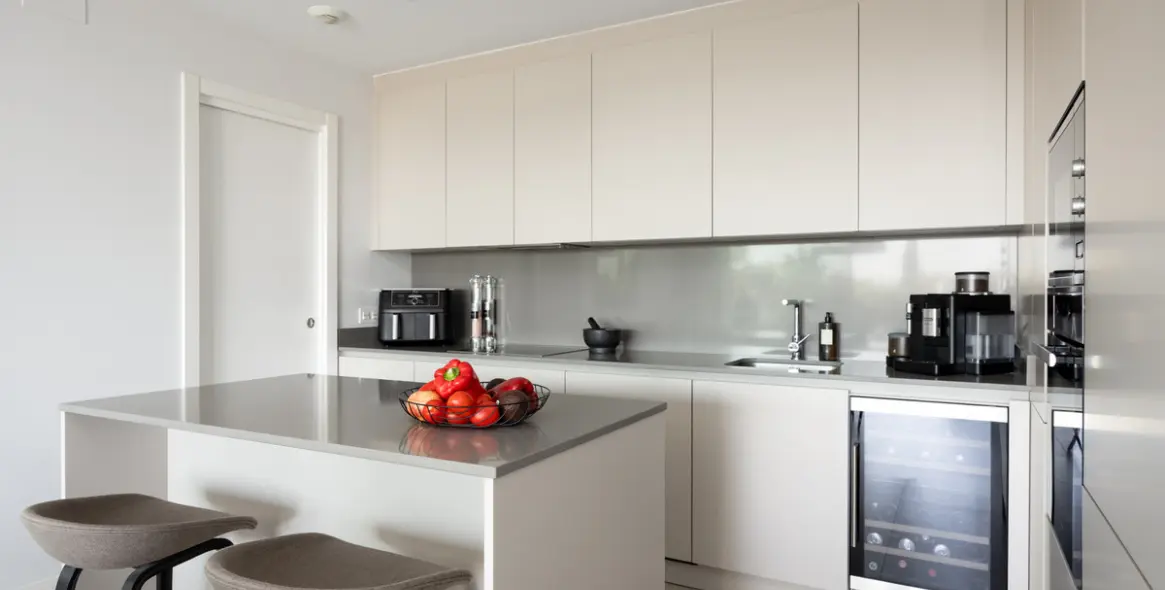 Venta de apartamento en planta media en La Quinta 4