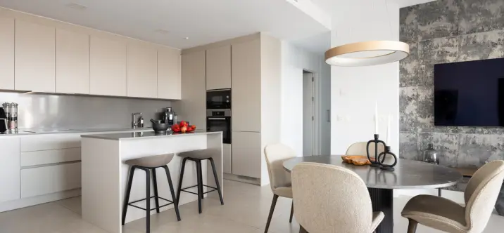 Venta de apartamento en planta media en La Quinta 4