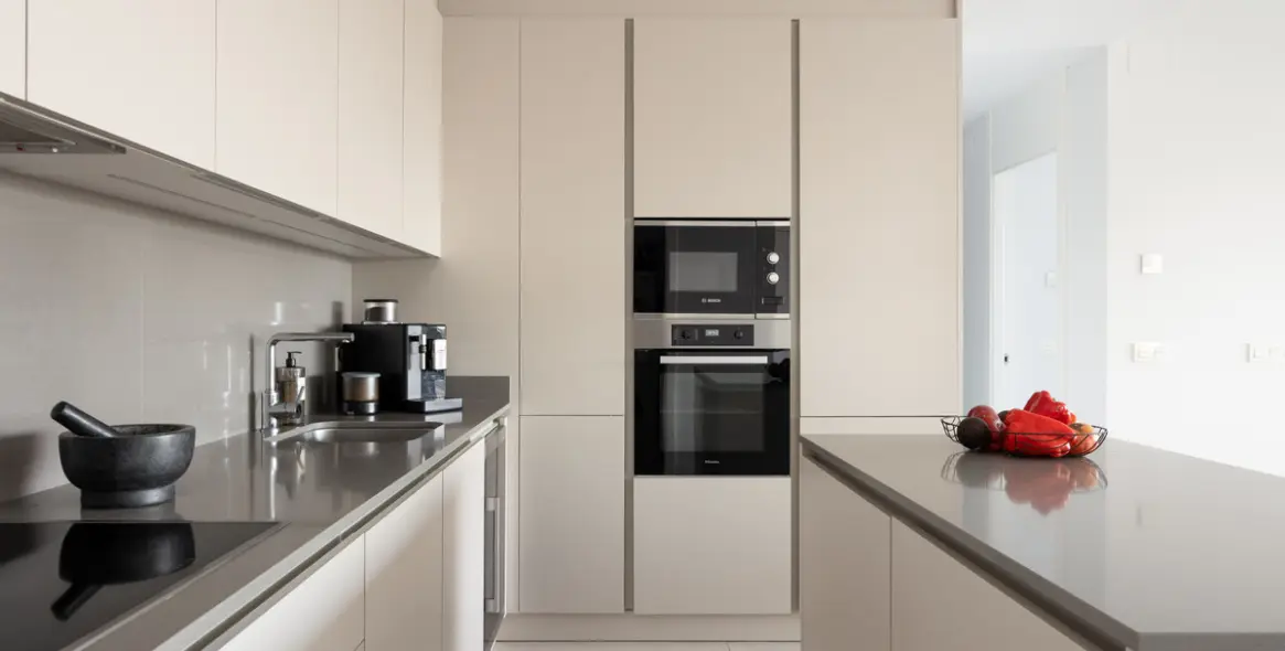 Venta de apartamento en planta media en La Quinta 6