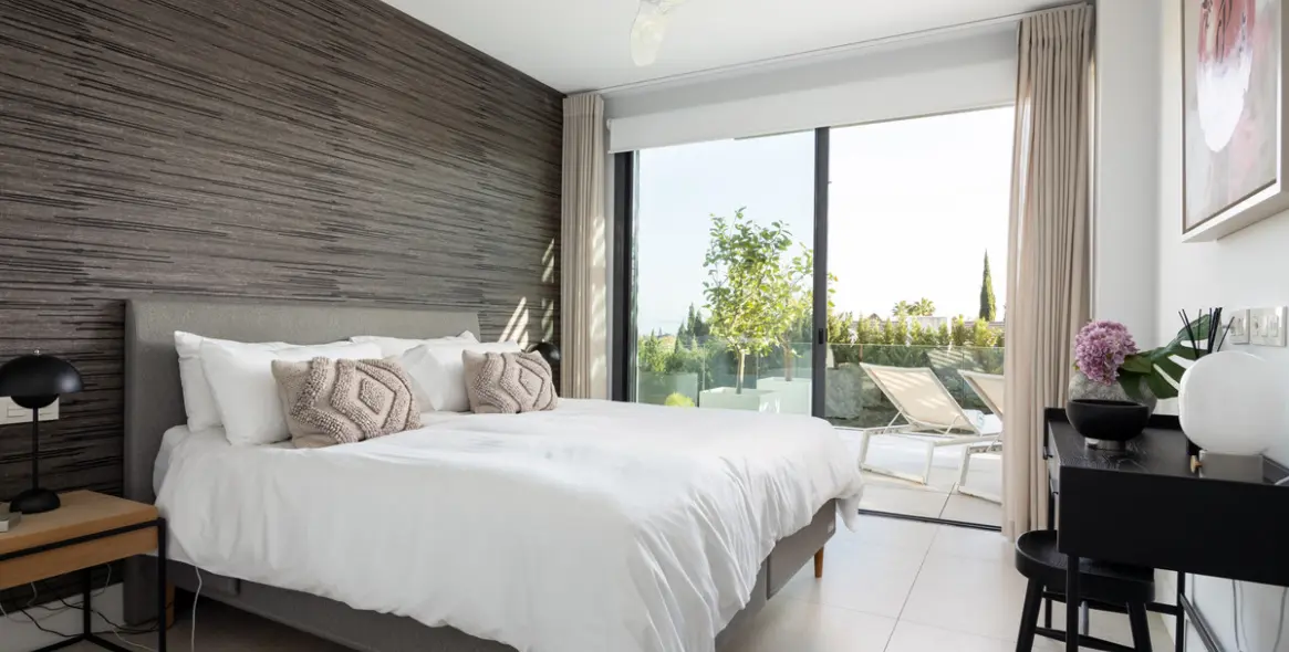 Venta de apartamento en planta media en La Quinta 8