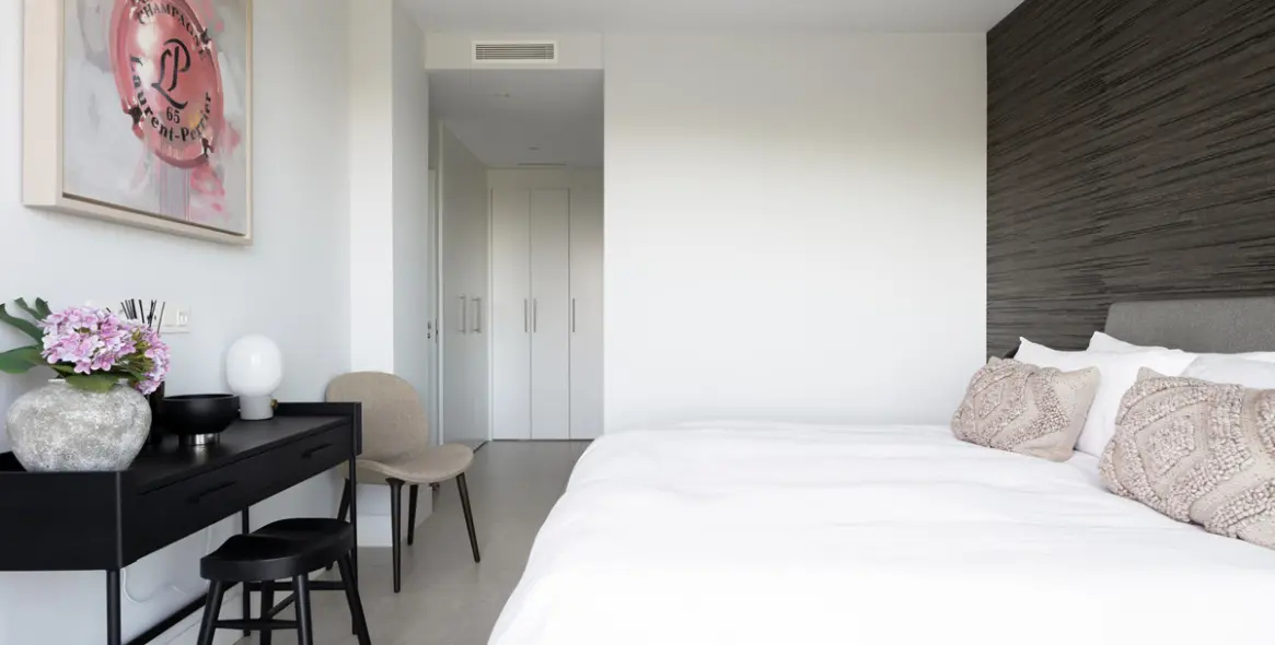 Venta de apartamento en planta media en La Quinta 10