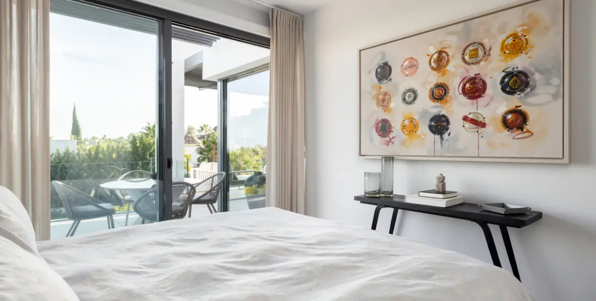 Venta de apartamento en planta media en La Quinta 15