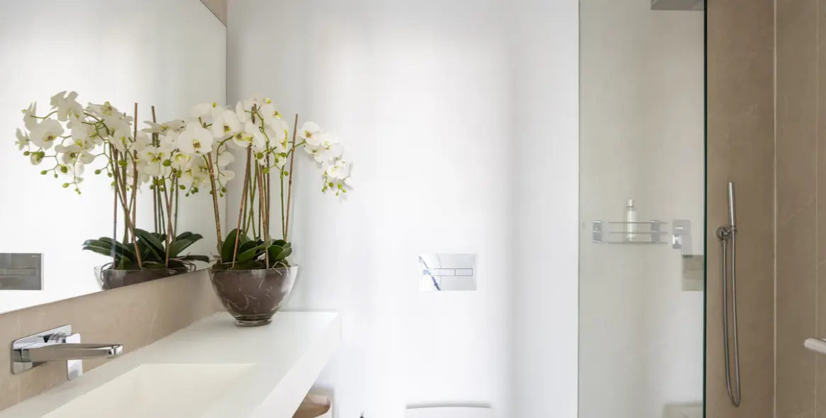 Venta de apartamento en planta media en La Quinta 16