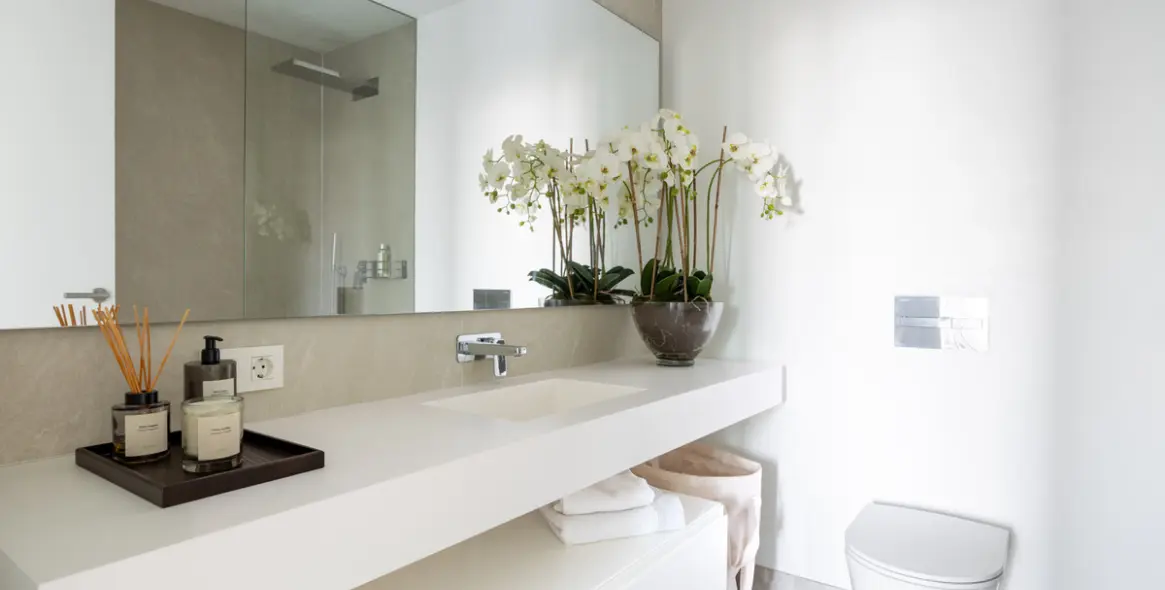 Venta de apartamento en planta media en La Quinta 17