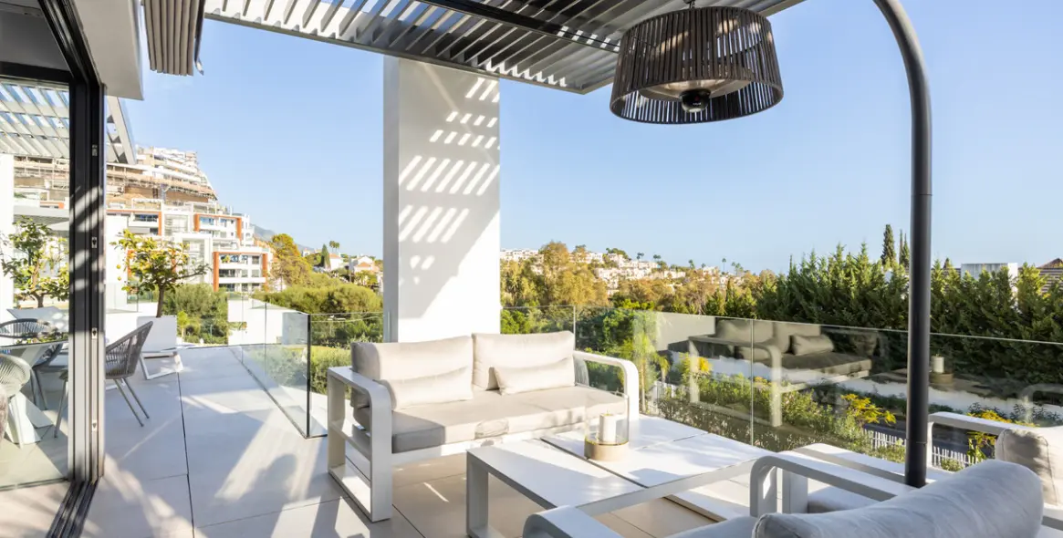 Venta de apartamento en planta media en La Quinta 20
