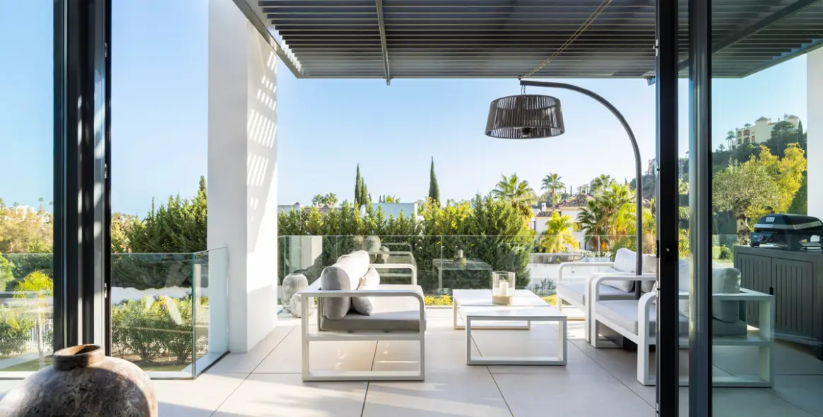Venta de apartamento en planta media en La Quinta 22