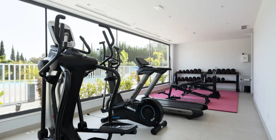 Venta de apartamento en planta media en La Quinta 23