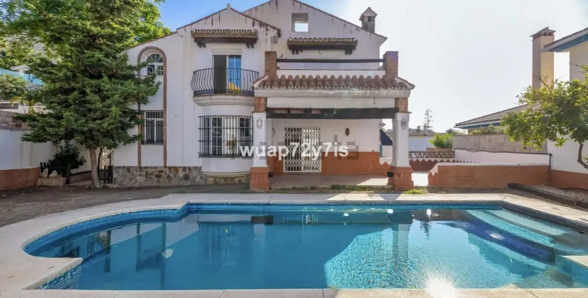 Sale of detached villa in Benalmadena 1