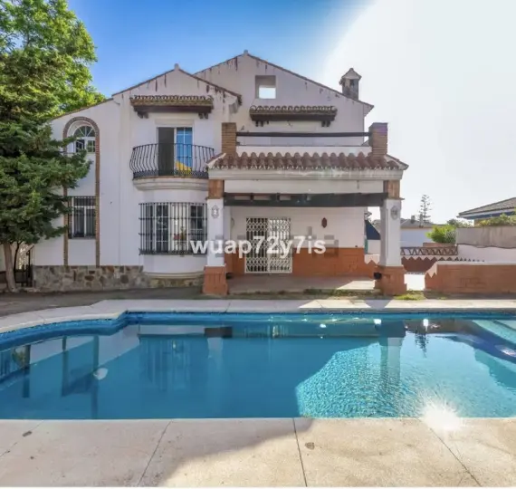 Sale of detached villa in Benalmadena