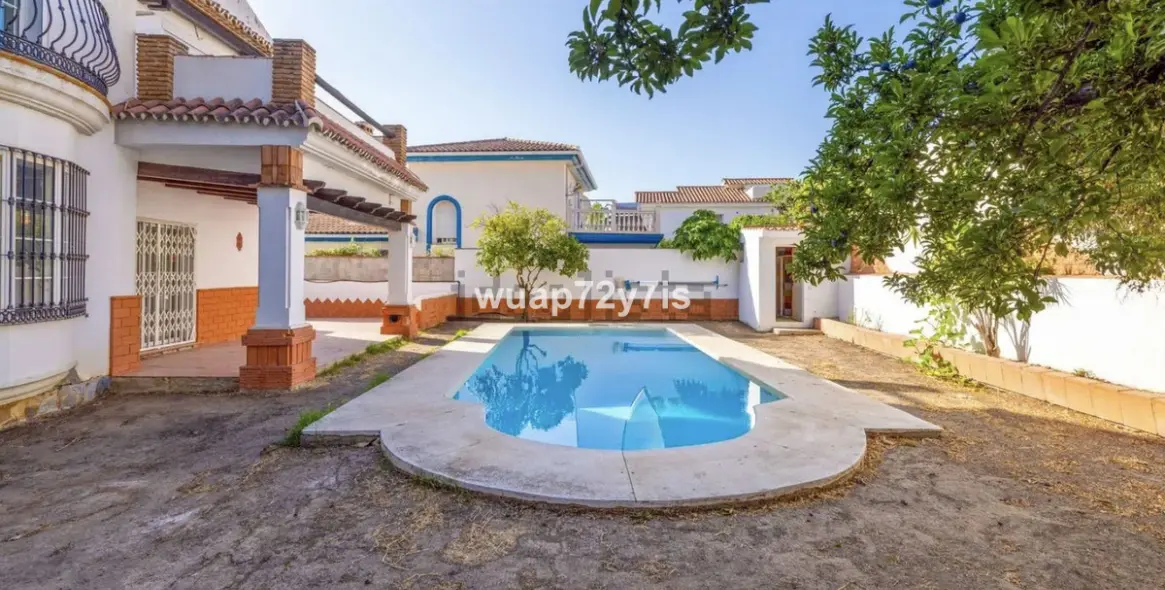 Sale of detached villa in Benalmadena 2