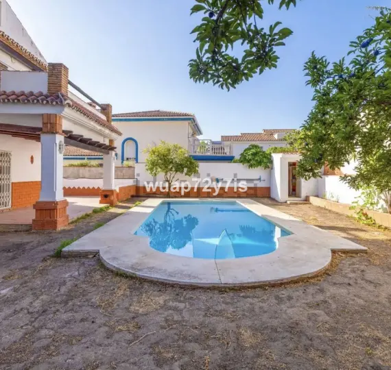 Sale of detached villa in Benalmadena