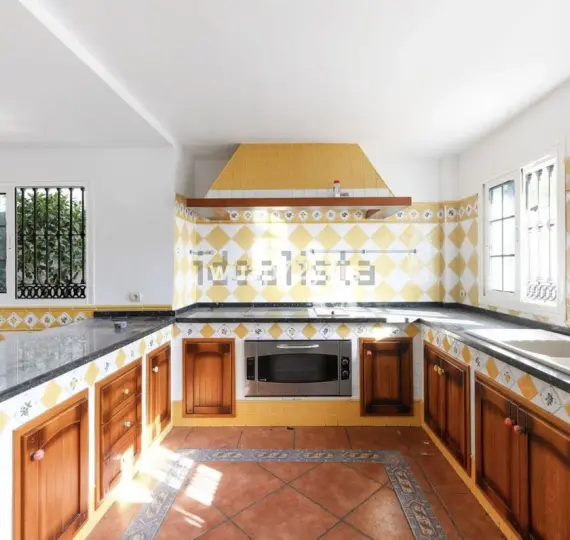 Sale of detached villa in Benalmadena