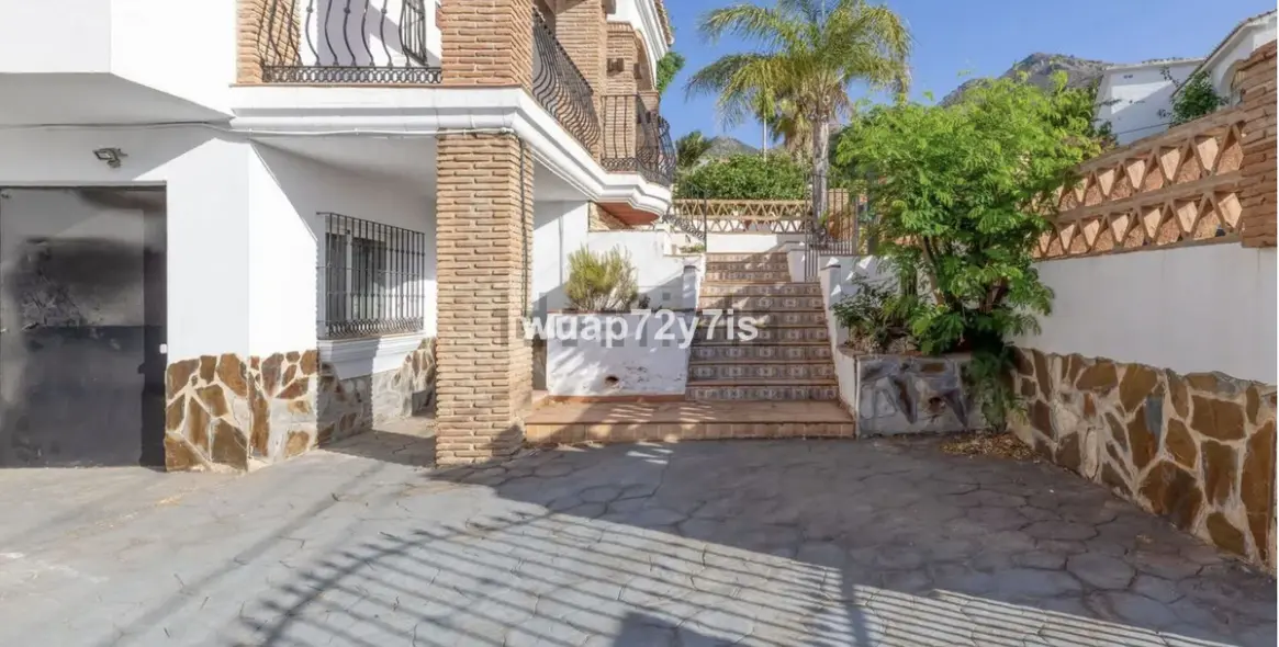 Sale of detached villa in Benalmadena 16