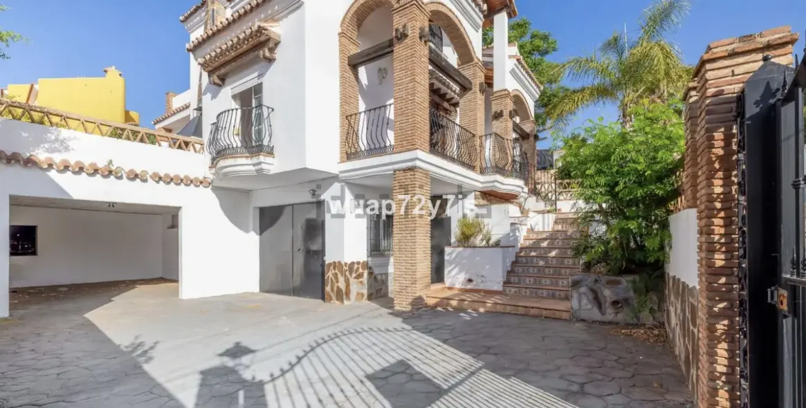Sale of detached villa in Benalmadena 17