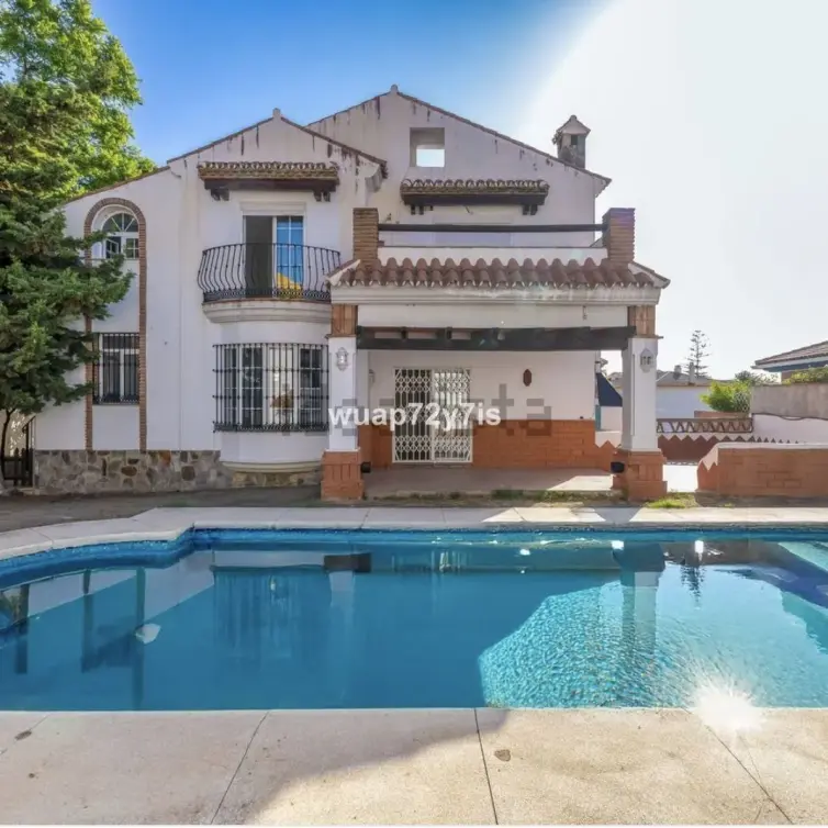 Sale of detached villa in Benalmadena