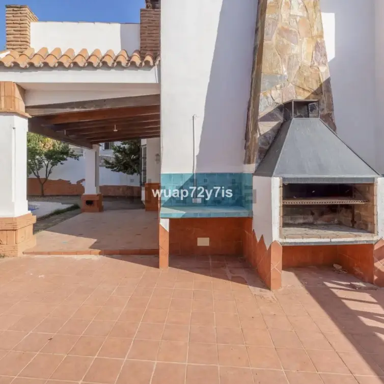 Sale of detached villa in Benalmadena