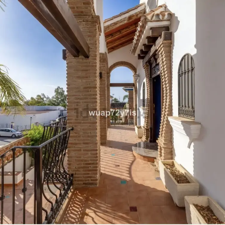 Sale of detached villa in Benalmadena