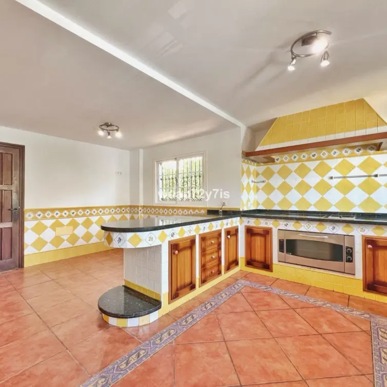 Sale of detached villa in Benalmadena