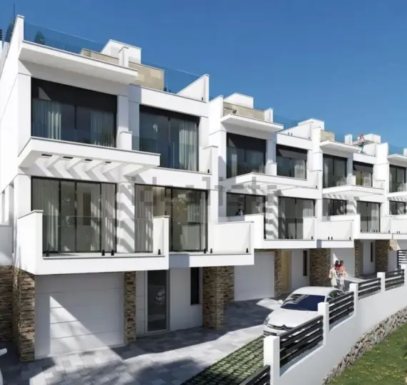 Detached villa R5143966