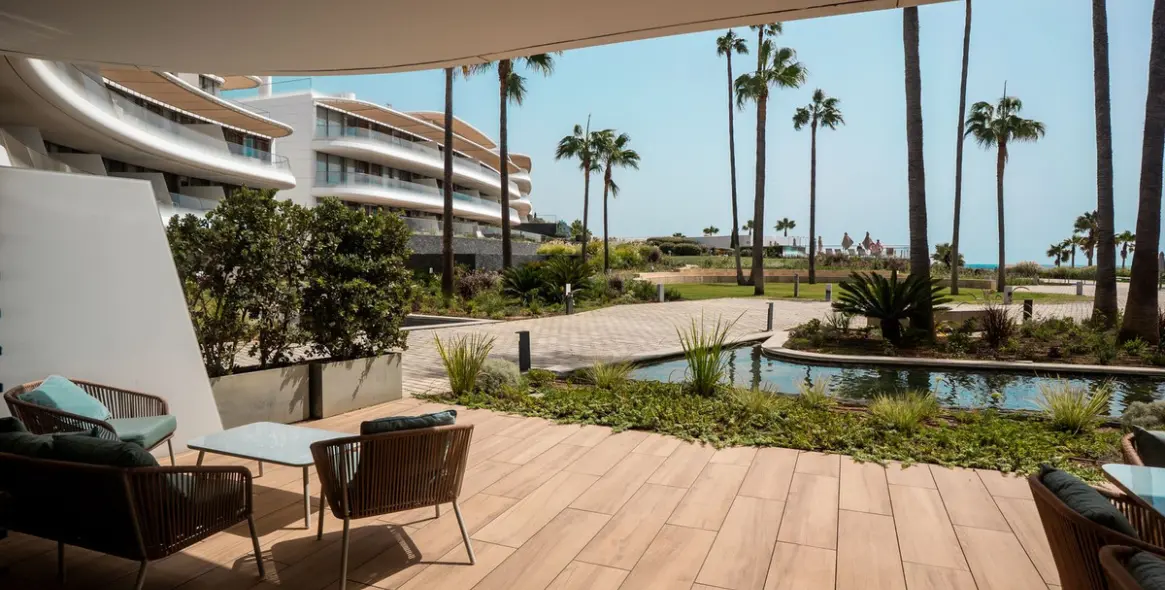 Venta de apartamento en planta baja en Estepona 1