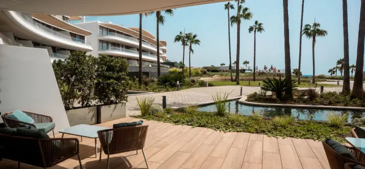 Продажа апартаментов на первом этаже в Estepona 0