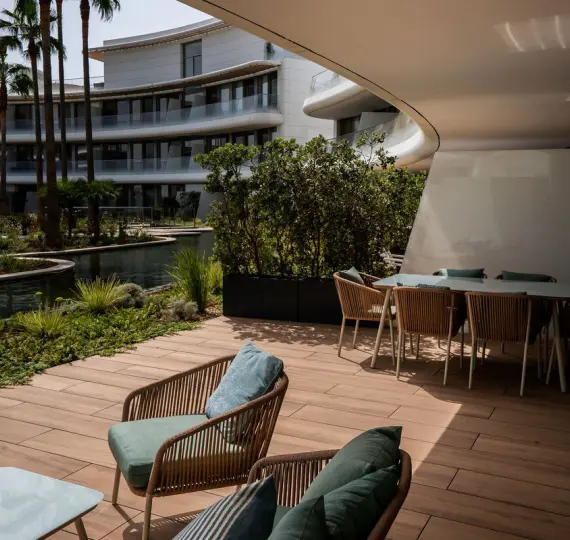 Продажа апартаментов на первом этаже в Estepona