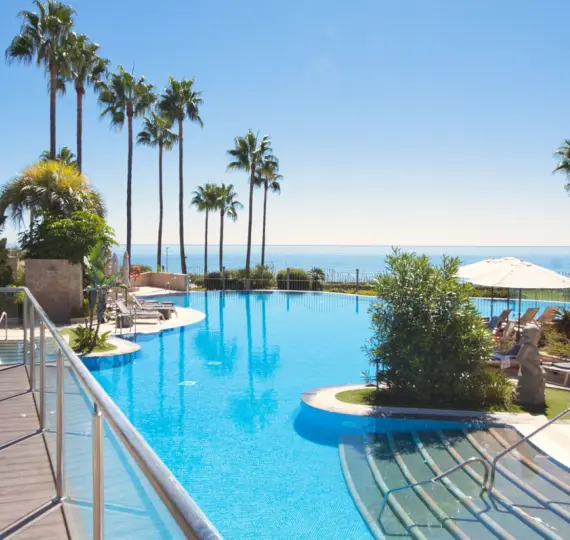 Продажа апартаментов на среднем этаже в Estepona