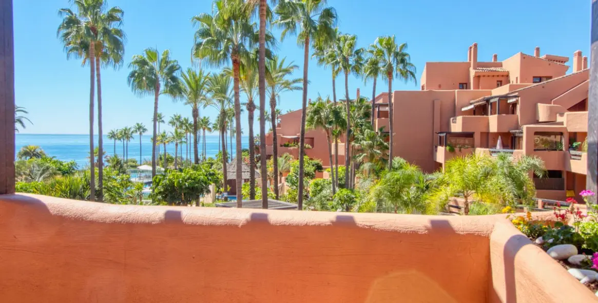 Продажа апартаментов на среднем этаже в Estepona 2