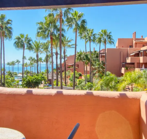 Продажа апартаментов на среднем этаже в Estepona