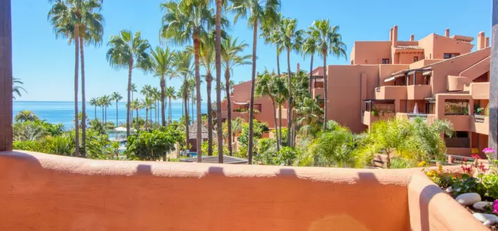 Продажа апартаментов на среднем этаже в Estepona 1