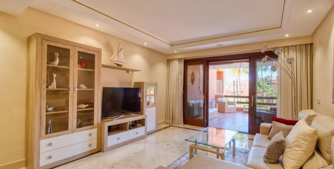 Продажа апартаментов на среднем этаже в Estepona 3