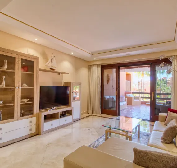 Продажа апартаментов на среднем этаже в Estepona