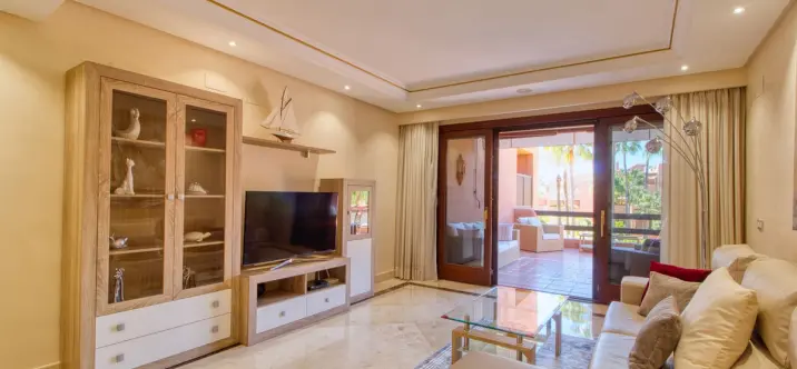 Продажа апартаментов на среднем этаже в Estepona 2