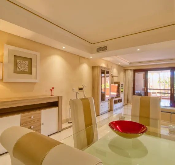 Продажа апартаментов на среднем этаже в Estepona