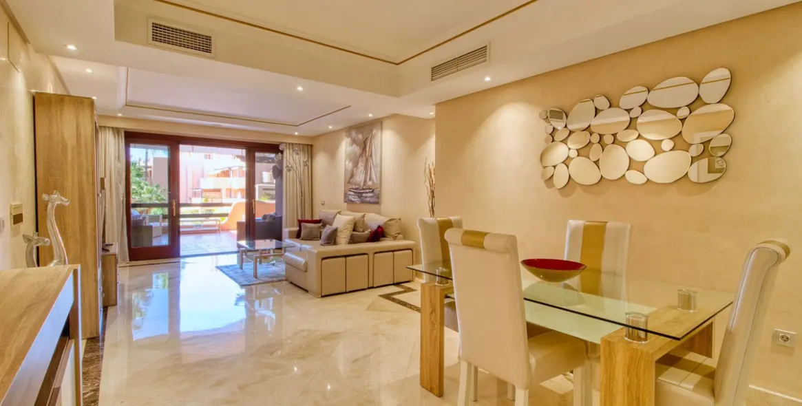 Продажа апартаментов на среднем этаже в Estepona 5