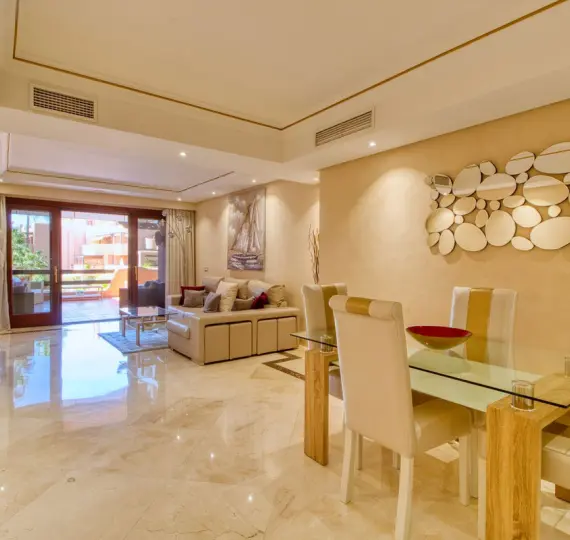 Продажа апартаментов на среднем этаже в Estepona