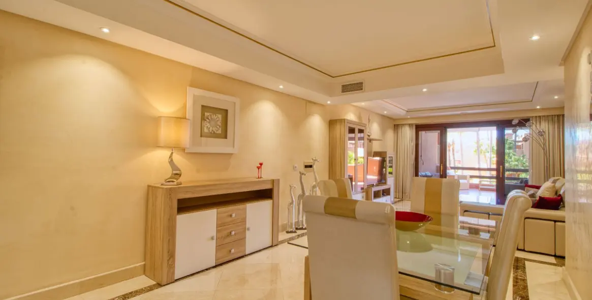 Продажа апартаментов на среднем этаже в Estepona 6